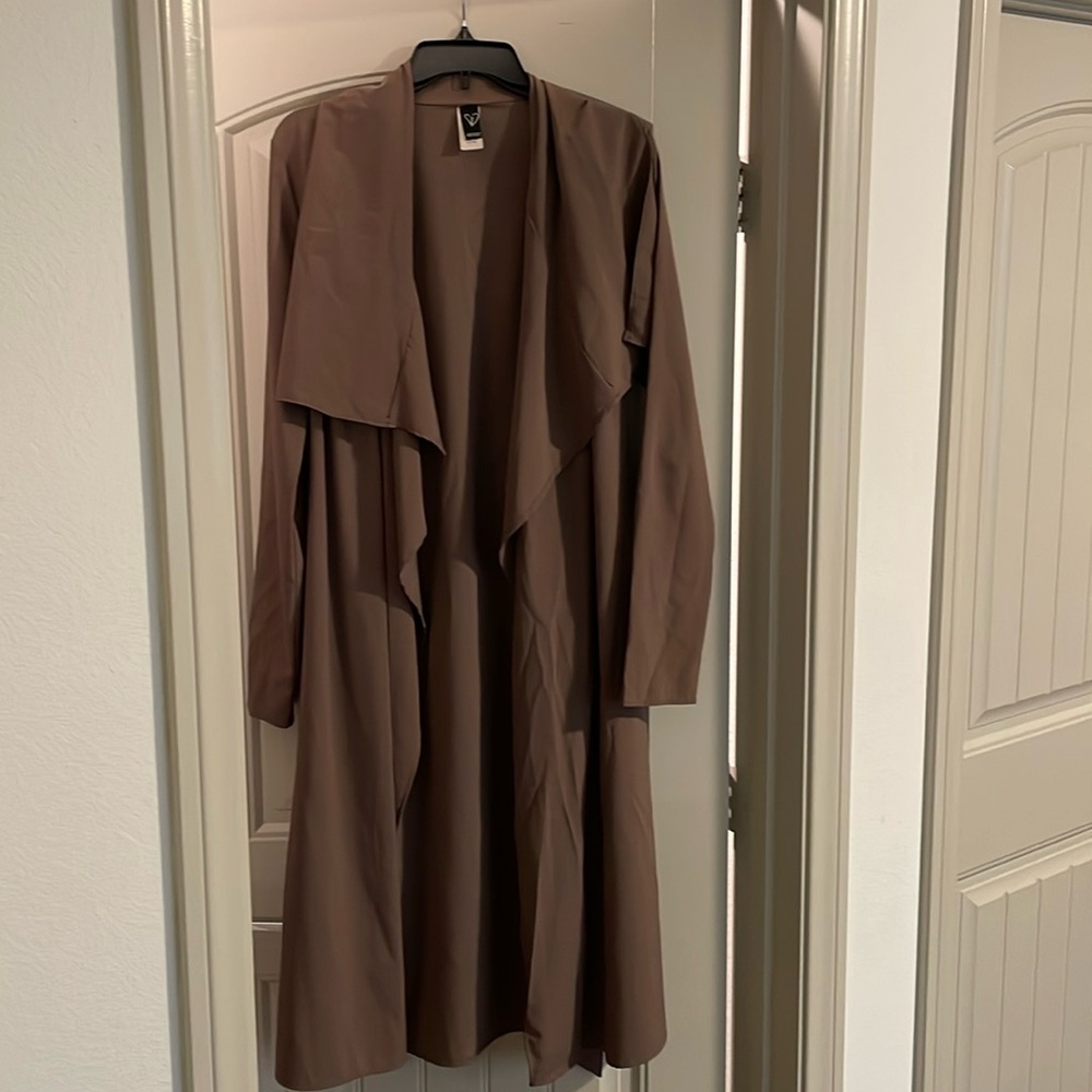 Beautiful Windsor Cafe Colored Lightweight Cardigan Size L